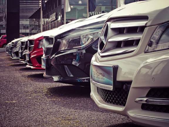 best sports and luxury car rental in dubai